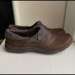 Women’s Slip on brown Bracken Merrell size 8 shoe